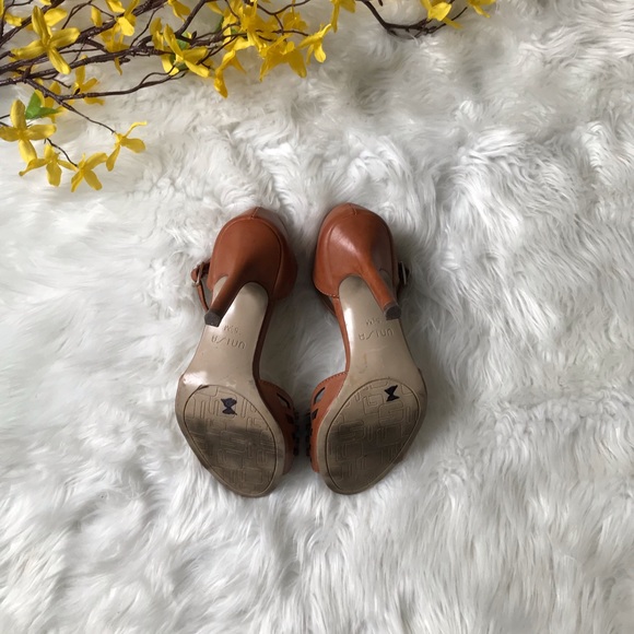📬  * SOLD * 📬 Unisa Brown Heels - Picture 6 of 6